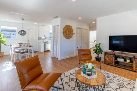 Immobilier commercial à vendre à Hallandale Beach, Floride: 270.16 m2 № 2346561 - photo 6