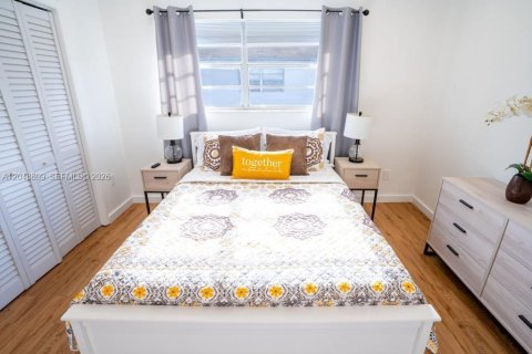 Immobilier commercial à vendre à Hallandale Beach, Floride: 270.16 m2 № 2346561 - photo 10
