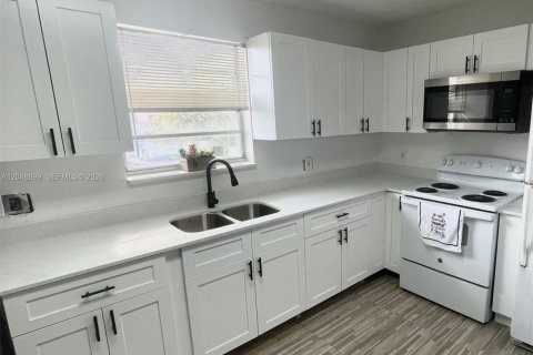 Immobilier commercial à vendre à Hallandale Beach, Floride: 270.16 m2 № 2346561 - photo 21