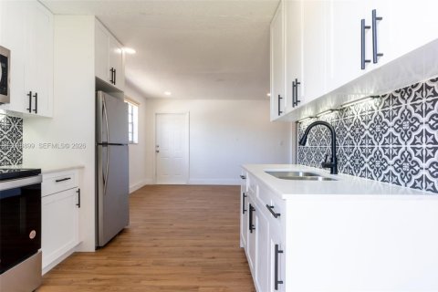 Immobilier commercial à vendre à Hallandale Beach, Floride: 270.16 m2 № 2346561 - photo 15