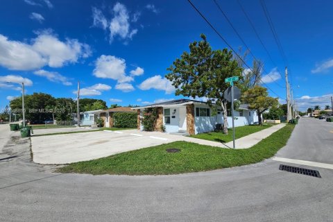Immobilier commercial à Hallandale Beach, Floride 270.16 m2 № 2346561