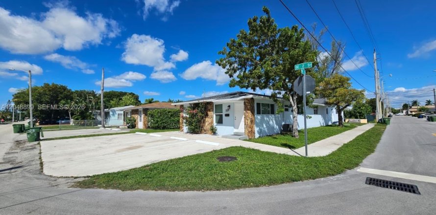 Immobilier commercial à Hallandale Beach, Floride 270.16 m2 № 2346561