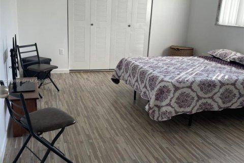 Immobilier commercial à vendre à Hallandale Beach, Floride: 270.16 m2 № 2346561 - photo 25
