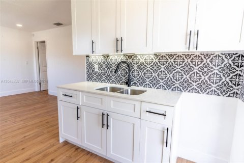 Immobilier commercial à vendre à Hallandale Beach, Floride: 270.16 m2 № 2346561 - photo 17