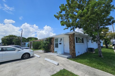 Immobilier commercial à vendre à Hallandale Beach, Floride: 270.16 m2 № 2346561 - photo 4