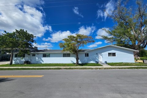 Immobilier commercial à vendre à Hallandale Beach, Floride: 270.16 m2 № 2346561 - photo 2