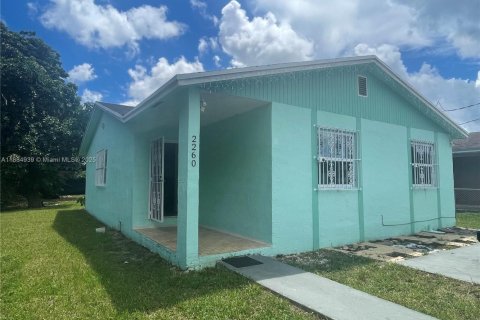 Снять в аренду виллу или дом в Майами, Флорида 3 спальни, 113.71м2, № 1991944 - фото 1