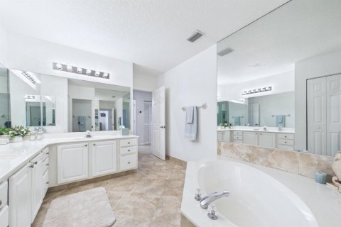 Townhouse in North Palm Beach, Florida 3 bedrooms, 164.07 sq.m. № 2376230 - photo 12