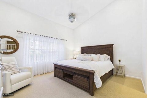 Townhouse in North Palm Beach, Florida 3 bedrooms, 164.07 sq.m. № 2376230 - photo 6