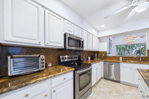 Townhouse in North Palm Beach, Florida 3 bedrooms, 164.07 sq.m. № 2376230 - photo 17