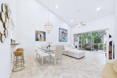 Townhouse in North Palm Beach, Florida 3 bedrooms, 164.07 sq.m. № 2376230 - photo 2