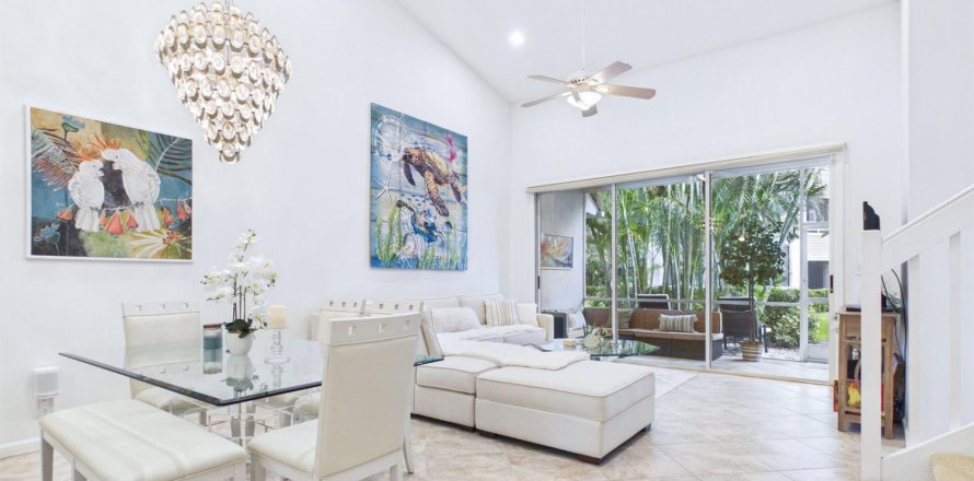 Townhouse in North Palm Beach, Florida 3 bedrooms, 164.07 sq.m. № 2376230