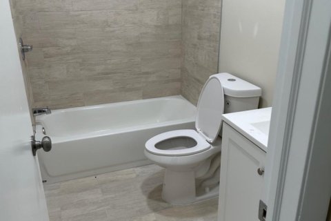 Condominio en alquiler en Pompano Beach, Florida, 1 dormitorio, 58.81 m2 № 1121427 - foto 1