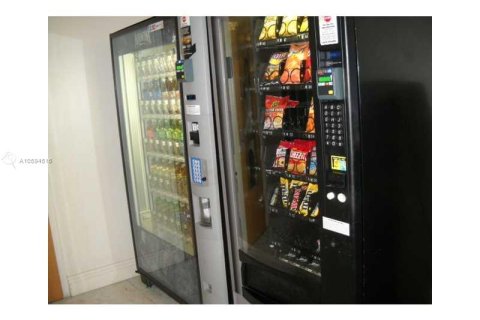 Copropriété à louer à Hollywood, Floride: 1 chambre, 99.41 m2 № 1984867 - photo 25