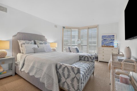 Condo in Palm Beach, Florida, 2 bedrooms № 2250132 - photo 8