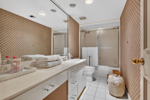 Condo in Palm Beach, Florida, 2 bedrooms № 2250132 - photo 9