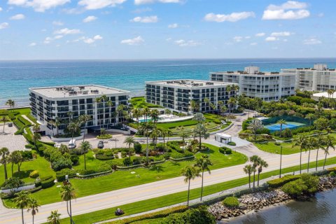 Condo in Palm Beach, Florida, 2 bedrooms № 2250132 - photo 14