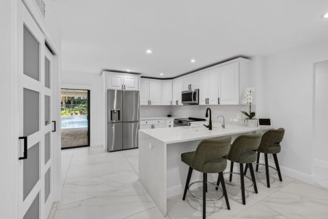 House in Palm Beach Gardens, Florida 5 bedrooms, 292.92 sq.m. № 2176851 - photo 8
