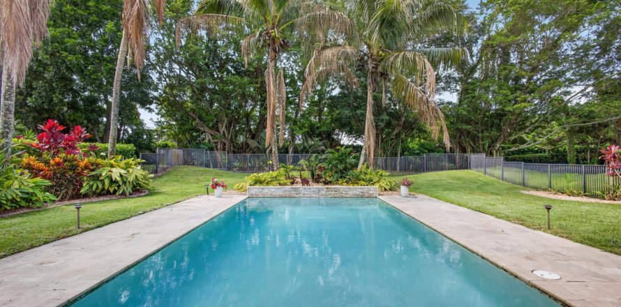 House in Palm Beach Gardens, Florida 5 bedrooms, 292.92 sq.m. № 2176851