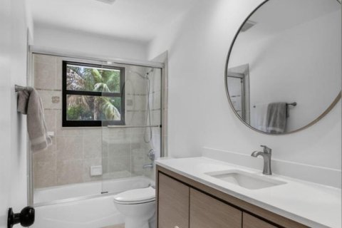 House in Palm Beach Gardens, Florida 5 bedrooms, 292.92 sq.m. № 2176851 - photo 23
