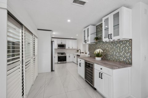 House in Palm Beach Gardens, Florida 5 bedrooms, 292.92 sq.m. № 2176851 - photo 7