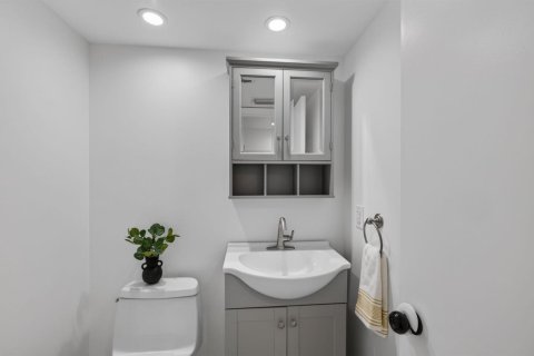 House in Palm Beach Gardens, Florida 5 bedrooms, 292.92 sq.m. № 2176851 - photo 9
