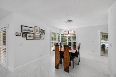 House in Palm Beach Gardens, Florida 5 bedrooms, 292.92 sq.m. № 2176851 - photo 6
