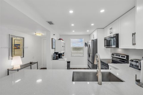 Condominio en venta en Lauderhill, Florida, 2 dormitorios, 117.06 m2 № 2006407 - foto 11