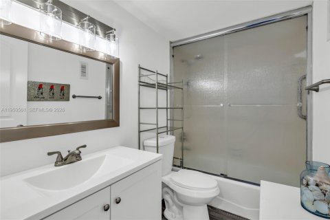 Condominio en venta en Lauderhill, Florida, 2 dormitorios, 117.06 m2 № 2006407 - foto 26