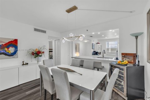 Condominio en venta en Lauderhill, Florida, 2 dormitorios, 117.06 m2 № 2006407 - foto 16