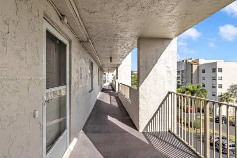 Condominio en venta en Lauderhill, Florida, 2 dormitorios, 117.06 m2 № 2006407 - foto 7