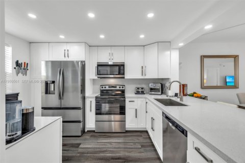 Condominio en venta en Lauderhill, Florida, 2 dormitorios, 117.06 m2 № 2006407 - foto 10