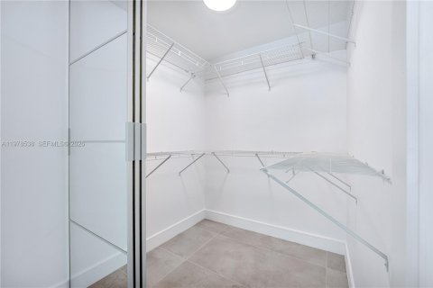 Снять в аренду кондоминиум в Коконат Крик, Флорида 2 спальни, 102.75м2, № 2045515 - фото 24