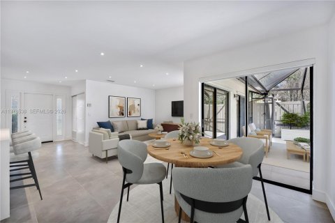 Снять в аренду кондоминиум в Коконат Крик, Флорида 2 спальни, 102.75м2, № 2045515 - фото 3