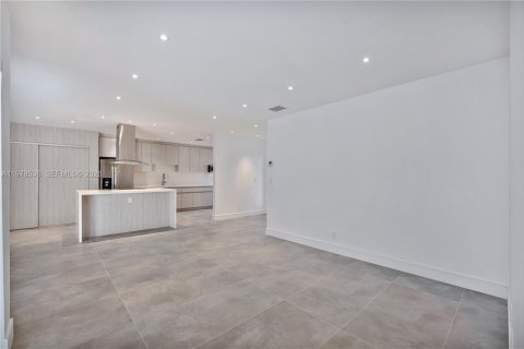 Снять в аренду кондоминиум в Коконат Крик, Флорида 2 спальни, 102.75м2, № 2045515 - фото 20