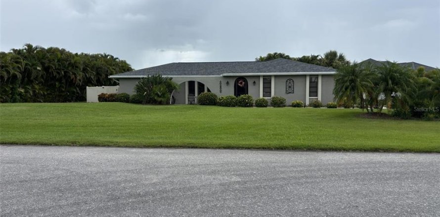 Villa ou maison à North Fort Myers, Floride 3 chambres, 208.1 m2 № 2226051