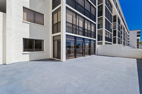Condo in Sarasota, Florida, 1 bedroom  № 2091752 - photo 24