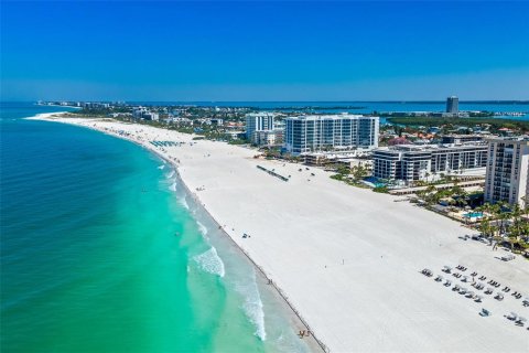 Condo in Sarasota, Florida, 1 bedroom  № 2091752 - photo 11