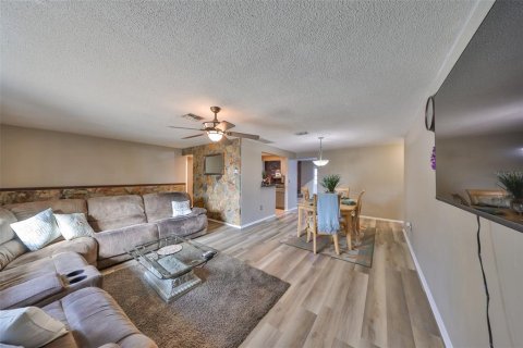 House in Seminole, Florida 4 bedrooms, 187.38 sq.m. № 1533624 - photo 5