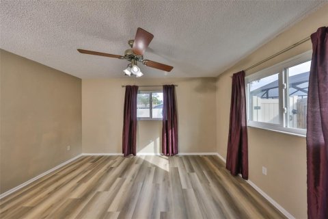 House in Seminole, Florida 4 bedrooms, 187.38 sq.m. № 1533624 - photo 15