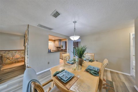 House in Seminole, Florida 4 bedrooms, 187.38 sq.m. № 1533624 - photo 6