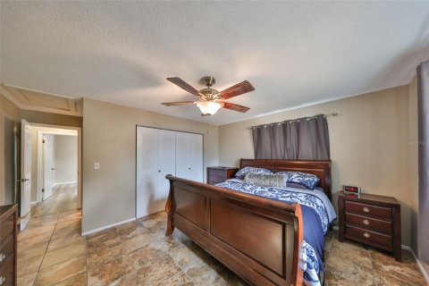 House in Seminole, Florida 4 bedrooms, 187.38 sq.m. № 1533624 - photo 19