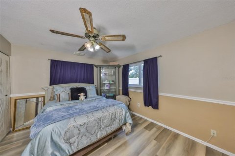 House in Seminole, Florida 4 bedrooms, 187.38 sq.m. № 1533624 - photo 30