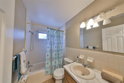 House in Seminole, Florida 4 bedrooms, 187.38 sq.m. № 1533624 - photo 29