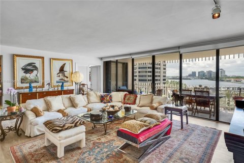 Купить кондоминиум в Майами, Флорида 5 комнат, 152.55м2, № 2054652 - фото 4