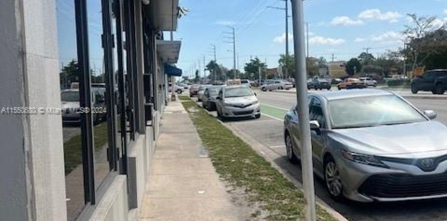 Bureau à North Miami, Floride № 1065627