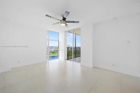 Снять в аренду кондоминиум в Авентура, Флорида 2 спальни, 105.72м2, № 1945244 - фото 9