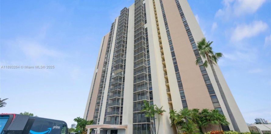 Кондоминиум с 2 спальнями в Авентура, Флорида № 1945244