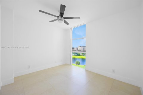 Снять в аренду кондоминиум в Авентура, Флорида 2 спальни, 105.72м2, № 1945244 - фото 13