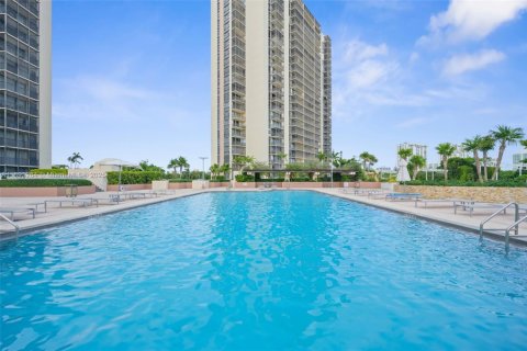 Снять в аренду кондоминиум в Авентура, Флорида 2 спальни, 105.72м2, № 1945244 - фото 22